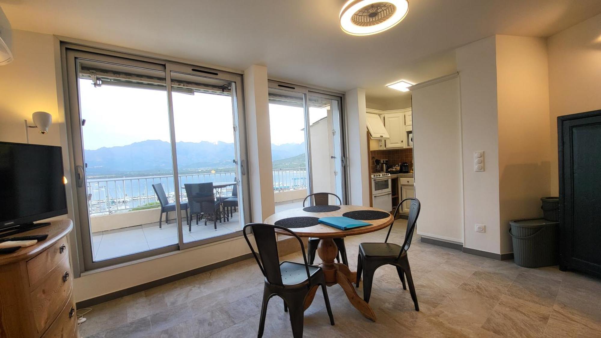 Appartement Sur La Baie, En Centre Ville كالفي المظهر الخارجي الصورة