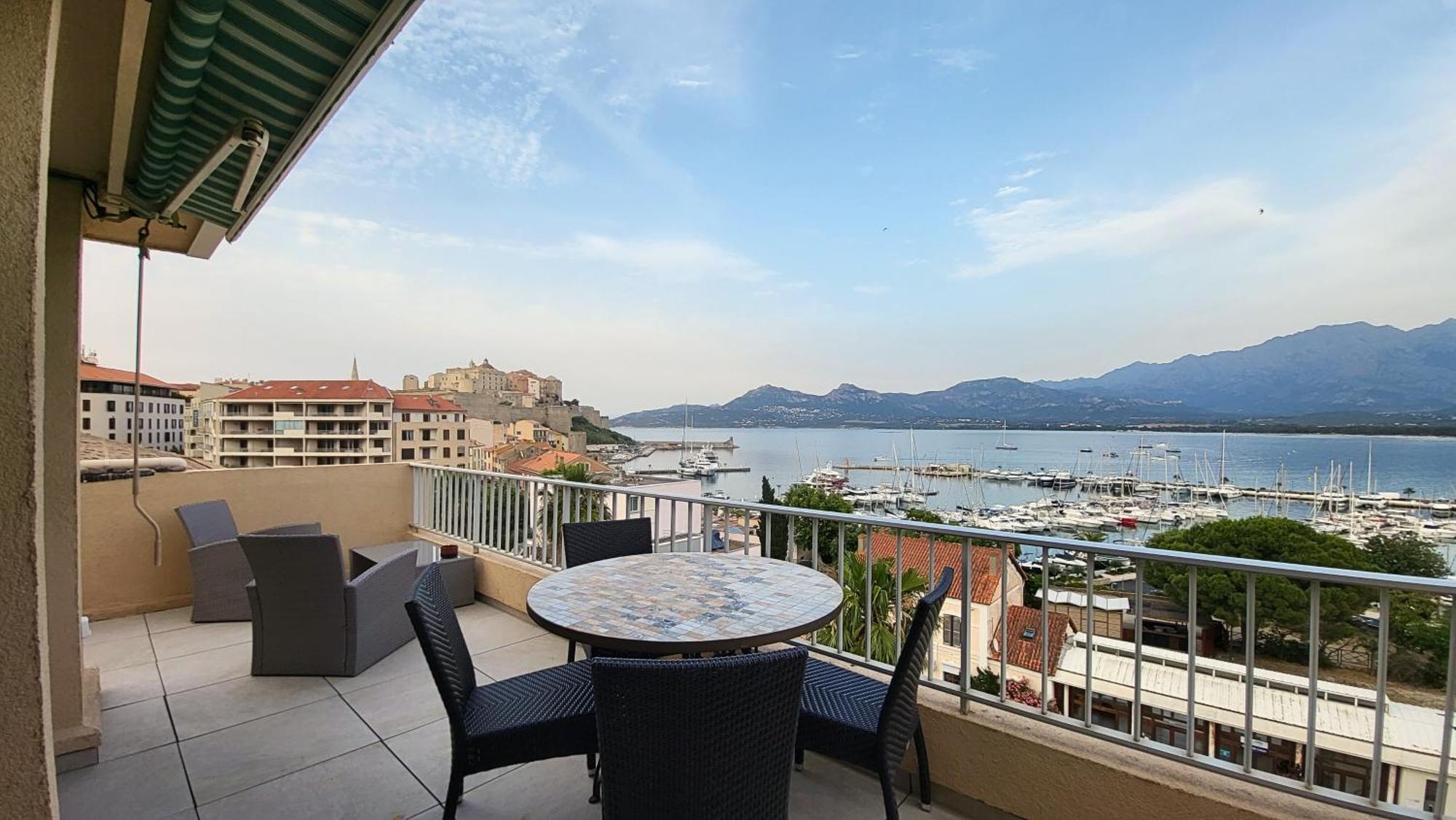 Appartement Sur La Baie, En Centre Ville كالفي المظهر الخارجي الصورة